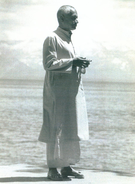SiteFiles/photos/Swami Venkatesananda At Lake Tahoe 1972