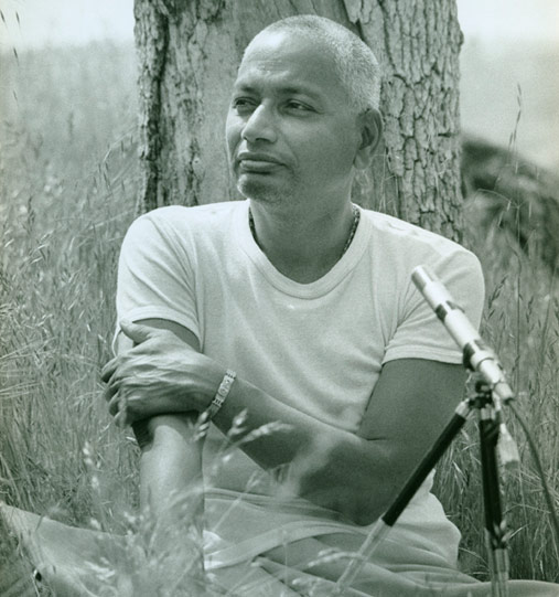 SiteFiles/photos/Swami Venkatesananda Giving A Talk On Yoga, 1972