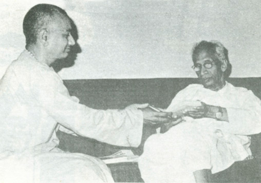 SiteFiles/photos/Swami Venkatesananda with Dr. S. Radhakrishnan